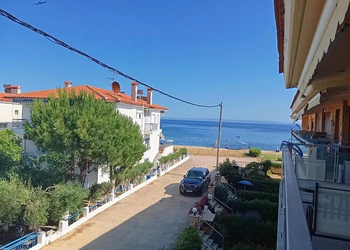 Sunny Apartment 30M From The Beach