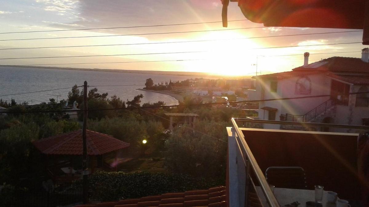 Sunny 30m From The Gerakini